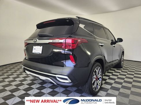 Used 2021 Kia Seltos SX w/ SX Sunroof Package AWD/4WD image 5