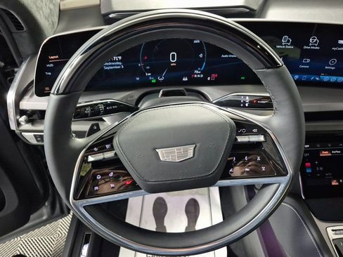 New 2026 Cadillac Vistiq Platinum w/ LPO, Floor Liner Package image 21