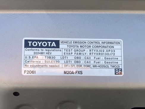 Used 2024 Toyota Corolla Cross AWD Hybrid w/ Moonroof Package image 26