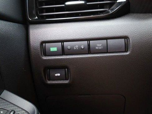 Used 2024 Nissan Sentra SV FWD image 18