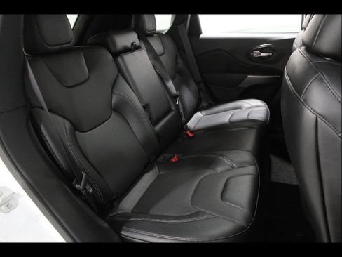 Used 2022 Jeep Cherokee Limited image 17