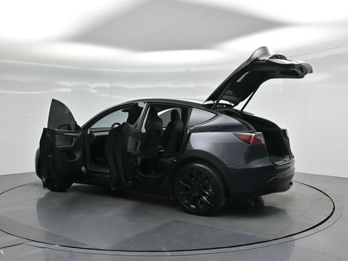 Used 2024 Tesla Model Y Long Range image 30