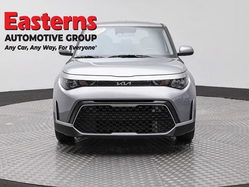 Used 2025 Kia Soul LX w/ LX Technology Package FWD image 2