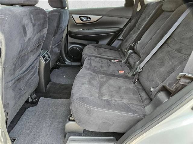 Used 2016 Nissan Rogue SV AWD/4WD image 16