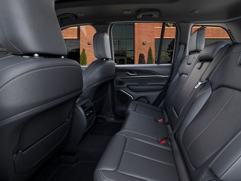 New 2026 Jeep Grand Cherokee Limited w/ Limited Altitude Package AWD/4WD image 23