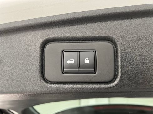 Used 2025 Nissan Pathfinder SL FWD image 44