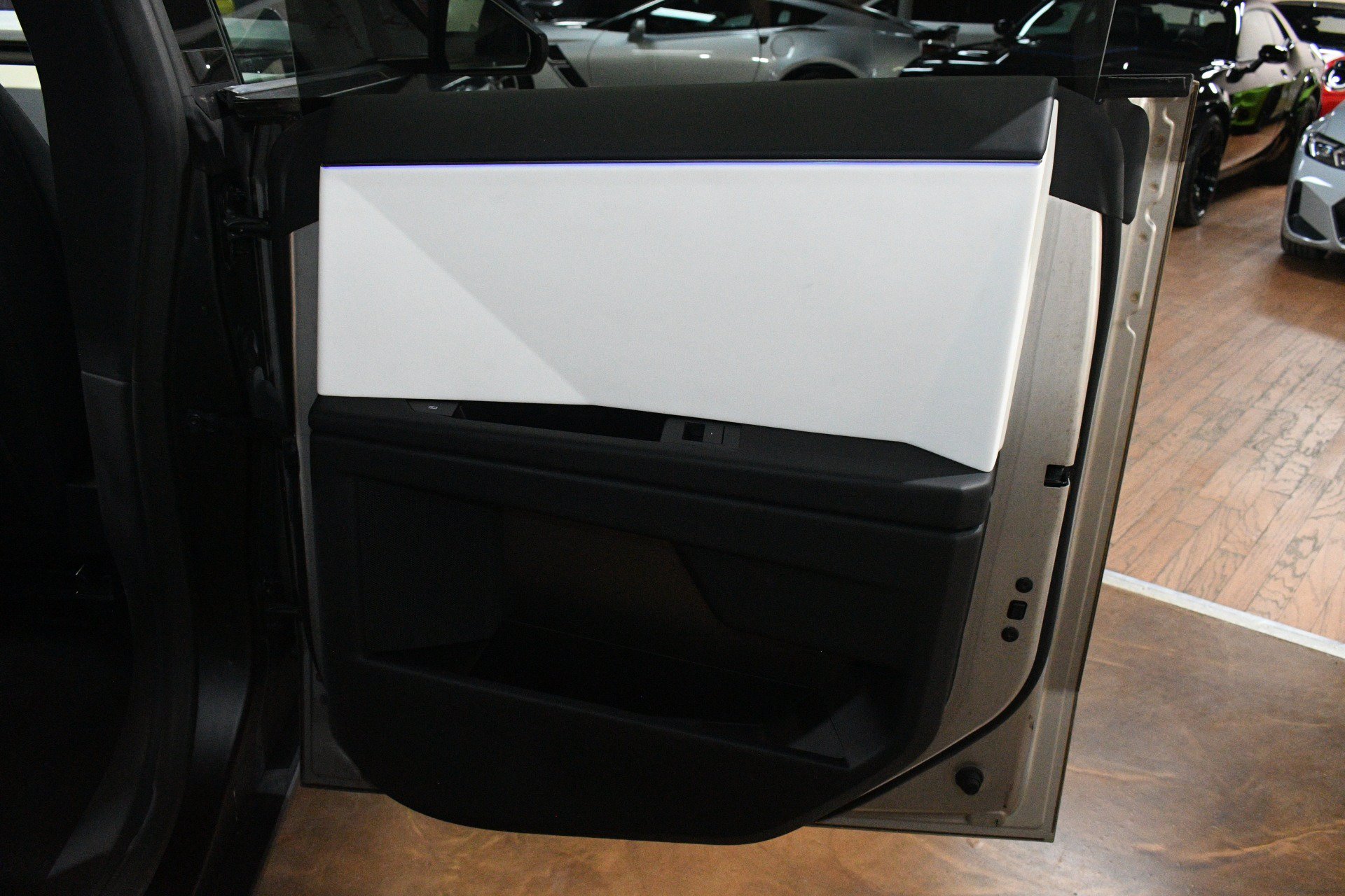 Used 2024 Tesla Cybertruck AWD Crew Cab image 46
