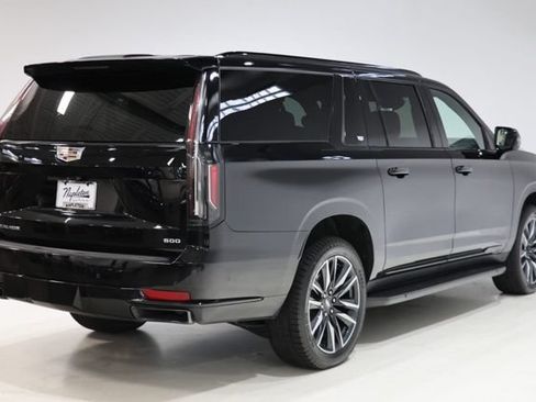 Used 2024 Cadillac Escalade ESV Sport AWD/4WD image 7