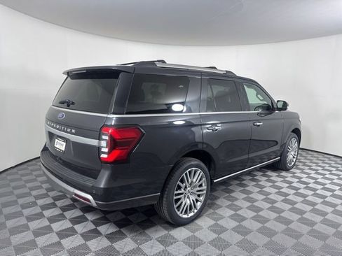 Used 2024 Ford Expedition Limited image 3