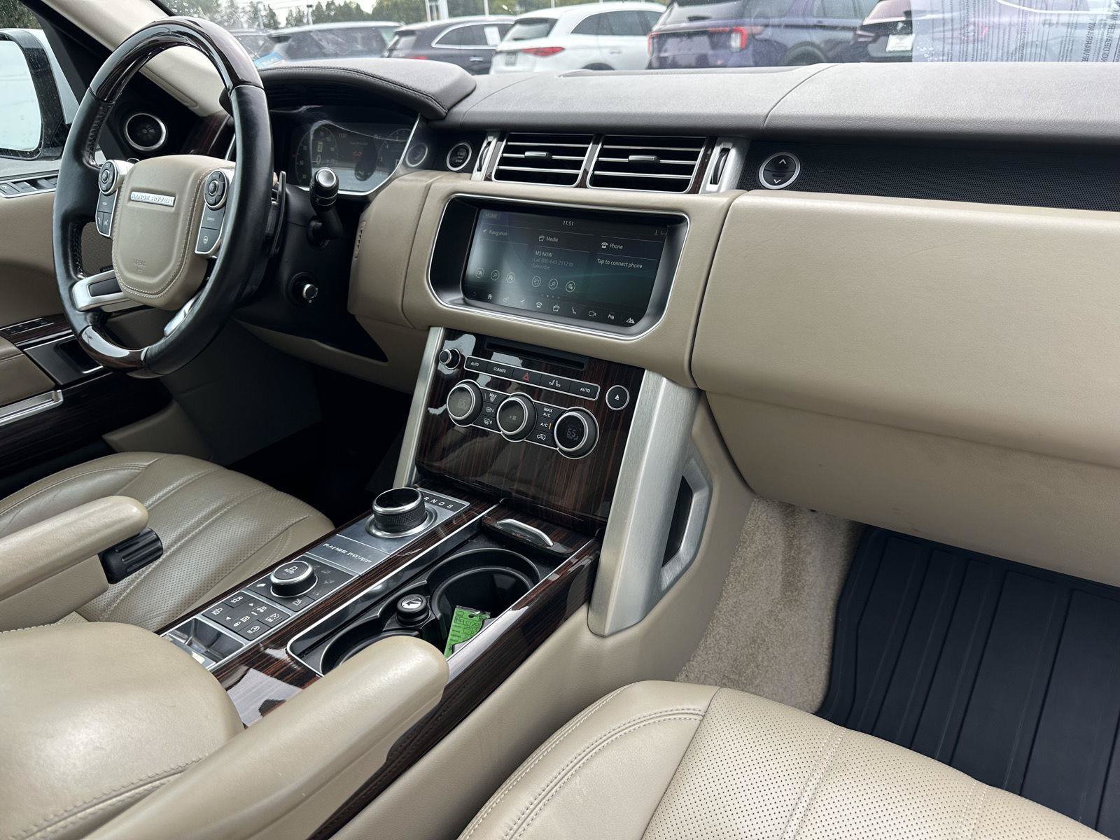 Used 2017 Land Rover Range Rover Supercharged AWD/4WD image 17