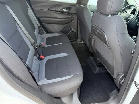 Certified 2025 Chevrolet TrailBlazer LT w/ LT Cold Weather Package FWD image 9