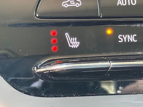 Certified 2023 Buick Envision Essence FWD image 31