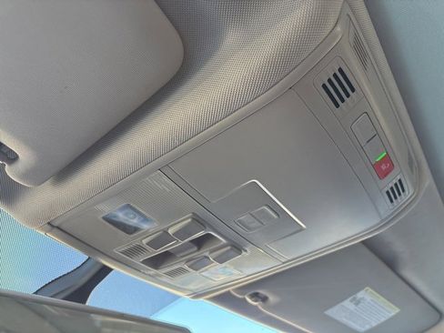 Used 2020 Volkswagen Tiguan SE w/ Panoramic Sunroof Package image 15