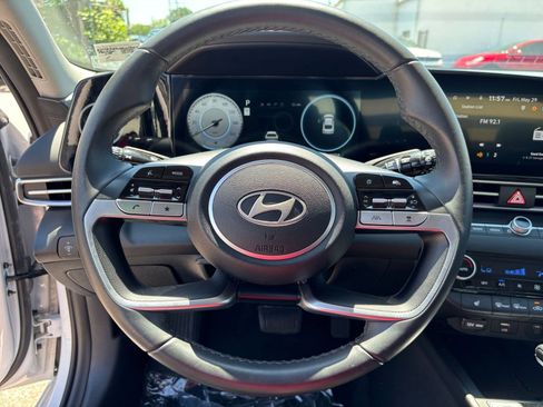 Used 2025 Hyundai Elantra Limited FWD image 29