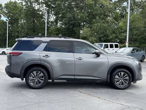 Used 2022 Nissan Pathfinder SV AWD/4WD image 5
