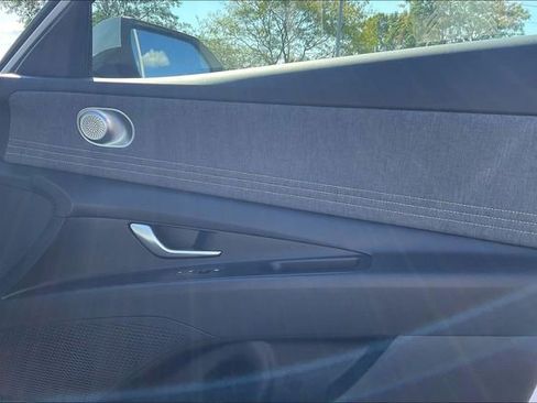 New 2025 Hyundai Elantra Limited image 29