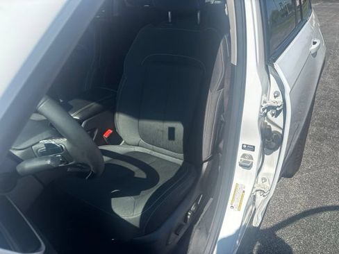 Used 2023 Jeep Grand Cherokee Laredo AWD/4WD image 15