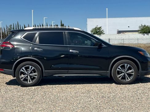 Used 2019 Nissan Rogue SV w/ Premium Package FWD image 9