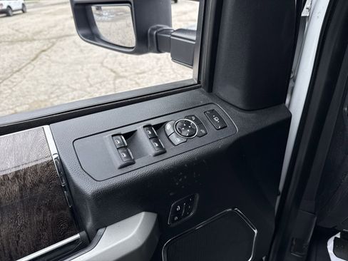 Used 2017 Ford F250 Lariat w/ Lariat Ultimate Package AWD/4WD image 24