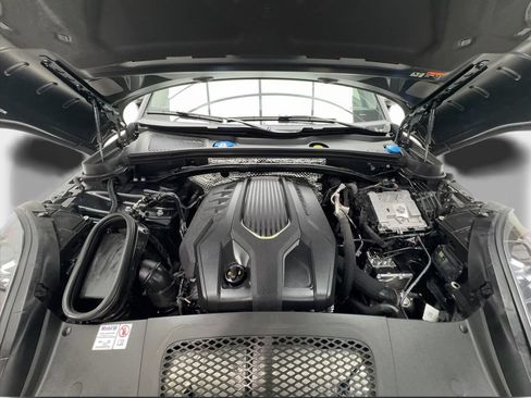 Used 2024 Porsche Macan AWD/4WD image 18