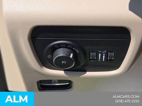 Used 2025 Jeep Grand Cherokee Limited w/ Luxury Tech Group II RWD image 31