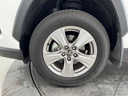 Used 2025 Toyota RAV4 XLE w/ Convenience Package FWD image 10