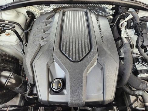 Used 2024 Porsche Macan w/ Premium Plus Package image 29