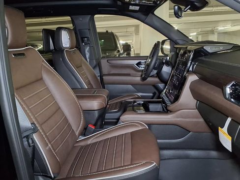 New 2026 GMC Yukon Denali Ultimate w/ LPO, Illumination Package AWD/4WD image 6