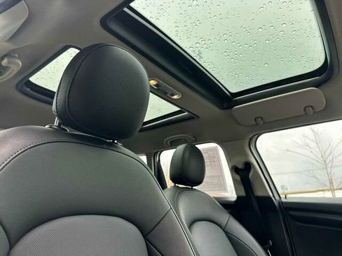 Used 2019 MINI Cooper 4-Door Hardtop w/ Premium Package image 18