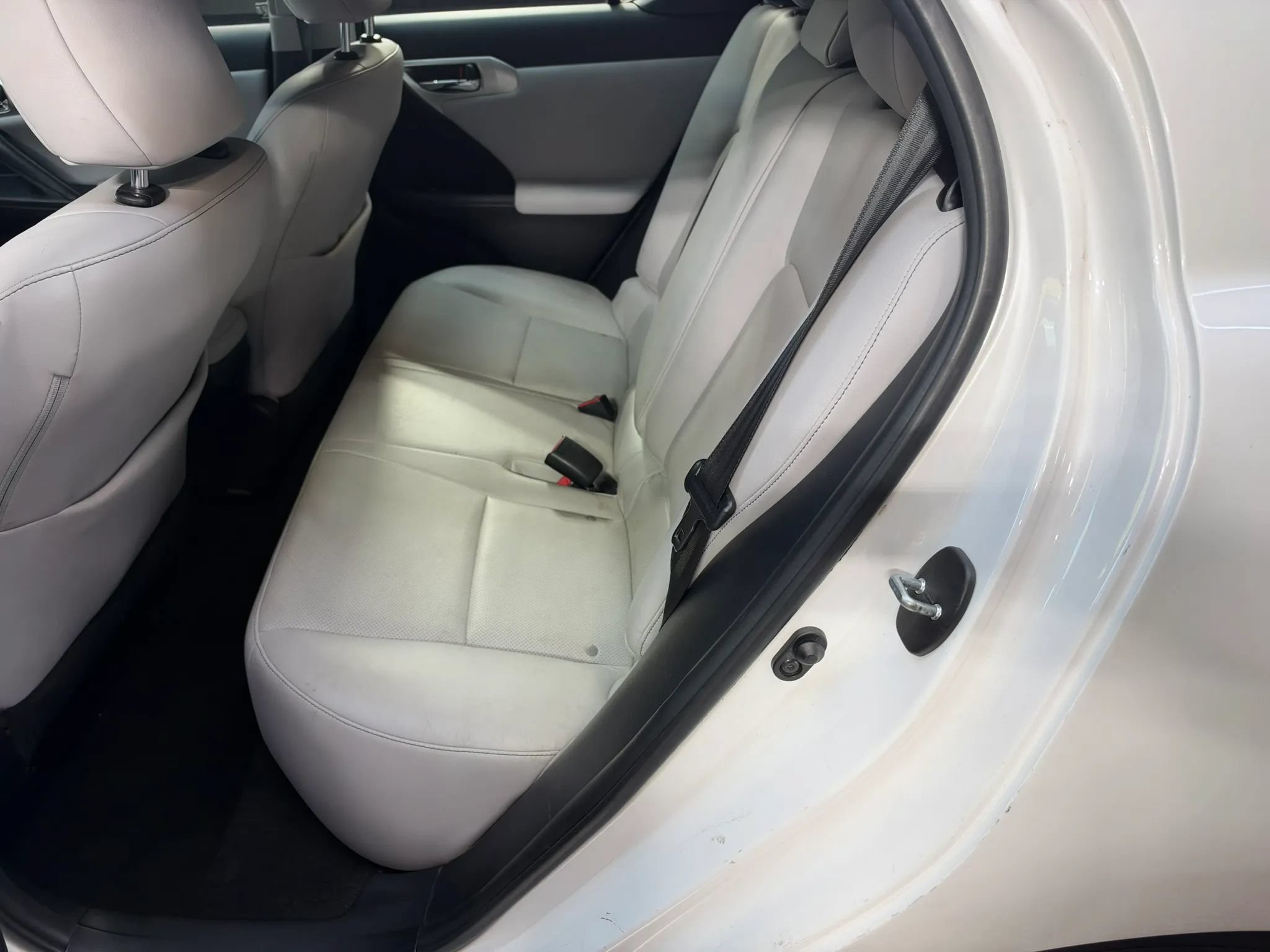 Used 2012 Lexus CT 200h Premium w/ Leather Pkg FWD image 23
