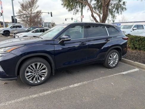 Used 2024 Toyota Highlander Platinum image 12
