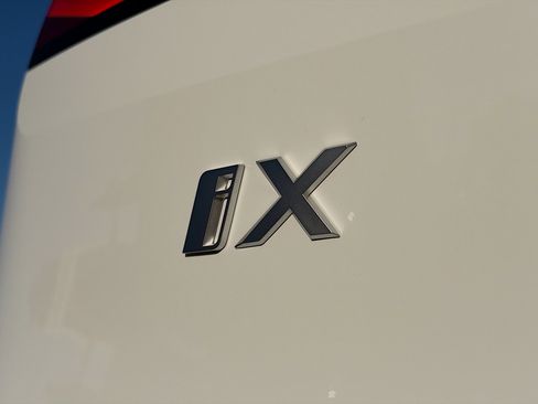New 2026 BMW iX xDrive60 w/ Premium Package image 11