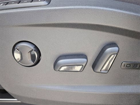 New 2025 Volkswagen ID. Buzz Pro S image 25