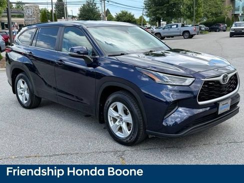 Used 2023 Toyota Highlander L AWD/4WD image 3
