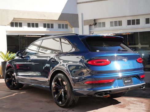 Used 2025 Bentley Bentayga Extended Wheelbase AWD/4WD image 3