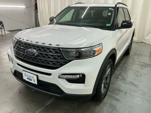 Used 2022 Ford Explorer XLT w/ Equipment Group 202A AWD/4WD image 9