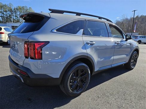 Used 2023 Kia Sorento S image 7