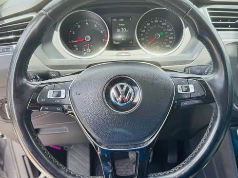 Used 2018 Volkswagen Tiguan SEL image 11