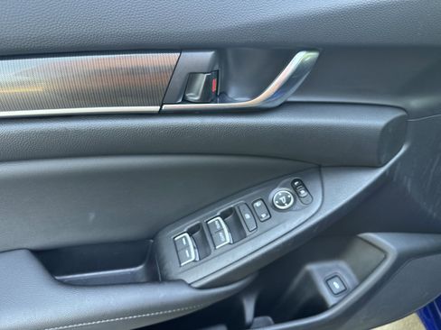 Used 2019 Honda Accord Sport image 3