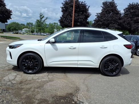 Used 2023 Ford Escape ST-Line Elite AWD/4WD image 2