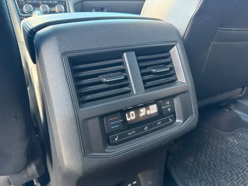 Used 2022 Volkswagen Atlas SEL Premium image 48