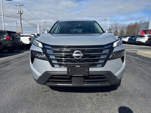 Used 2024 Nissan Rogue SV image 4