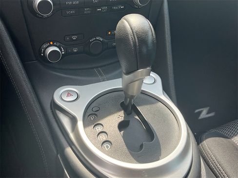 Used 2018 Nissan 370Z w/ Sport Package image 16