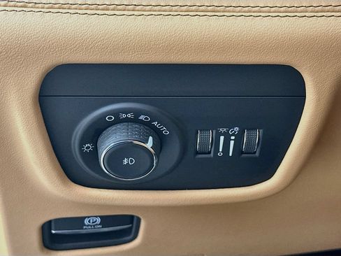 Certified 2025 Jeep Grand Cherokee L Summit AWD/4WD image 18