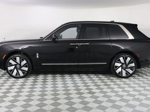 New 2026 Rolls-Royce Cullinan AWD/4WD image 2