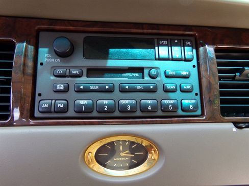 Used 2001 Lincoln Town Car Cartier RWD image 35
