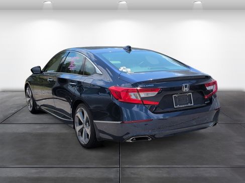 Certified 2018 Honda Accord Touring image 3