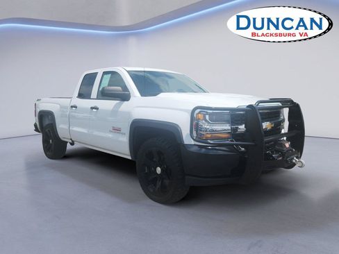 Used 2017 Chevrolet Silverado 1500 W/T AWD/4WD image 1