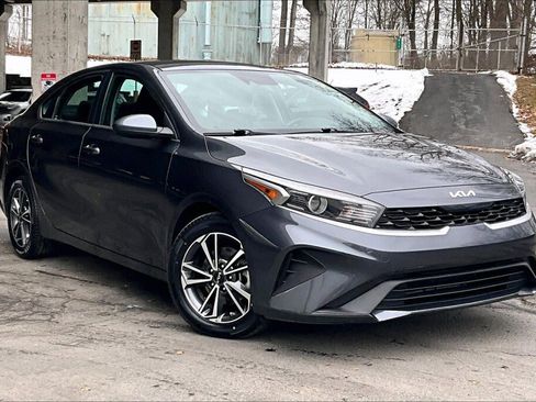 Used 2022 Kia Forte LXS image 18
