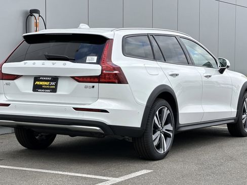 New 2026 Volvo V60 B5 Cross Country Plus w/ Climate Package image 5